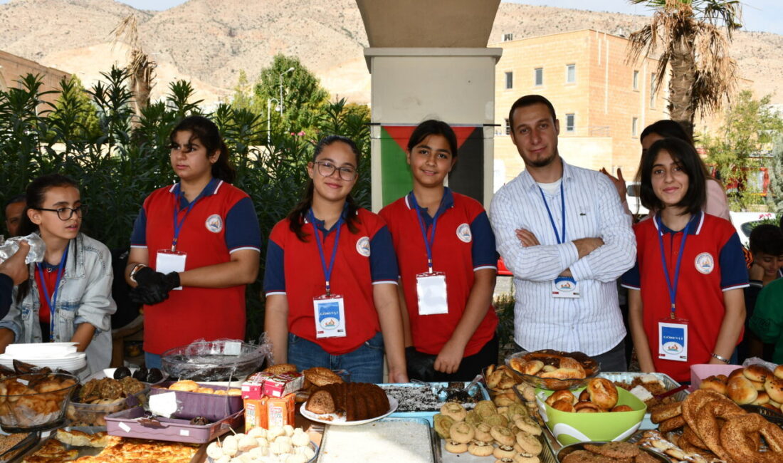 Batman'ın Hasankeyf ilçesinde tüm okulların desteğiyle Gazze yararına kermes düzenlendi.