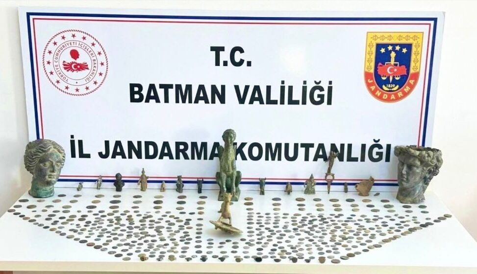 Batman’da düzenlenen tarihi eser operasyonunda, 802 sikke, 29 obje, 2