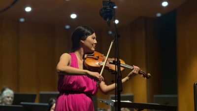 Bursa Bölge Devlet Senfoni Orkestrasının (BBDSO), "Sezon Açılış Konseri"nde keman