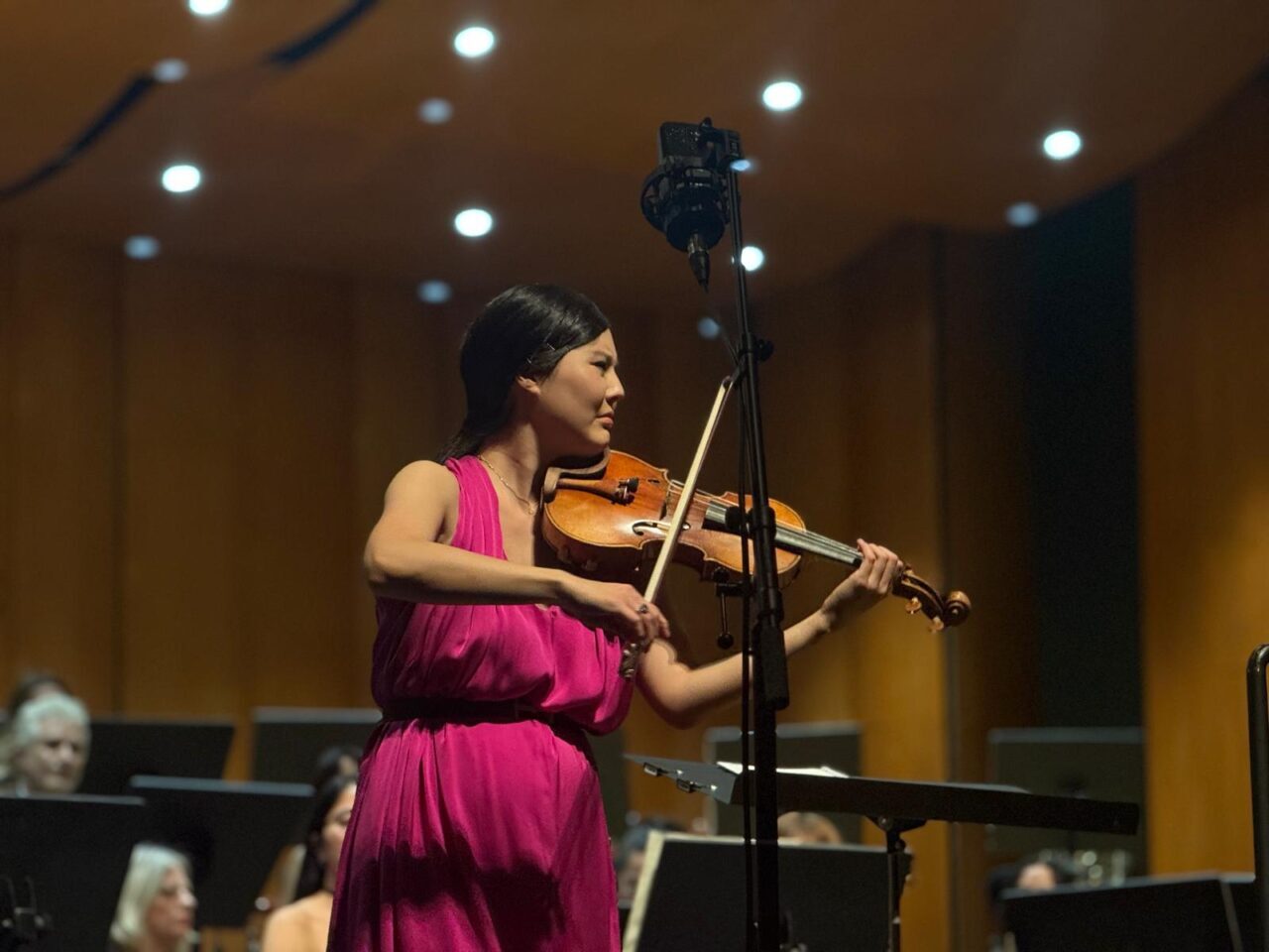 Bursa Bölge Devlet Senfoni Orkestrasının (BBDSO), "Sezon Açılış Konseri"nde keman