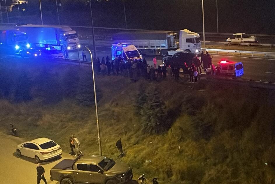 Bilecik'in Bozüyük ilçesinde, otomobiliyle seyir halindeyken kalp krizi geçiren sürücü