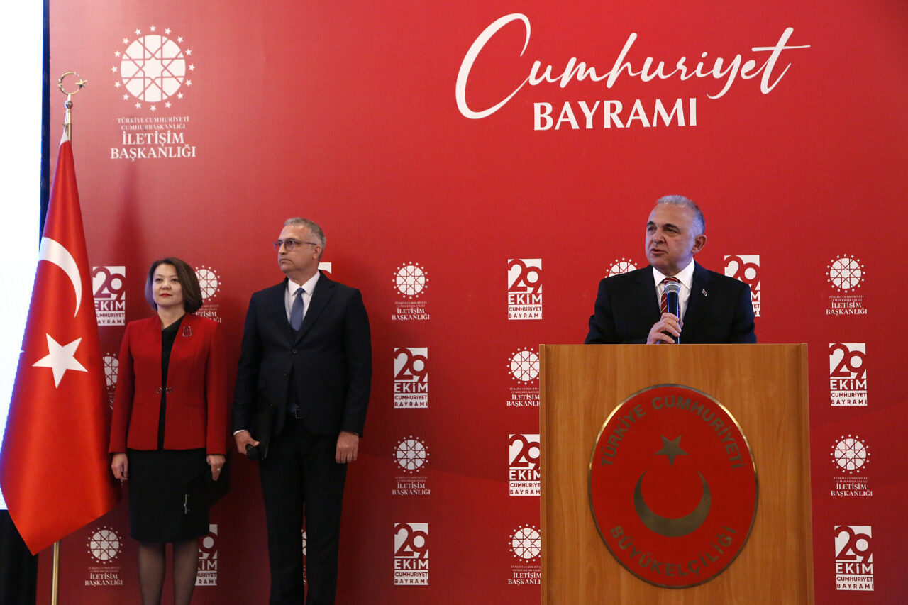 Türkiye Cumhuriyeti'nin kuruluşunun 102. yılı Kırgızistan'ın başkenti Bişkek'te düzenlenen resepsiyonla