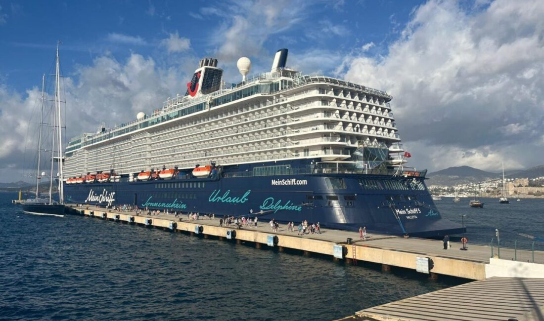 Muğla'nın Bodrum ilçesine "Mein Schiff 5" kruvaziyeriyle 2 bin 716