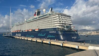 Muğla'nın Bodrum ilçesine "Mein Schiff 5" kruvaziyeriyle 2 bin 716