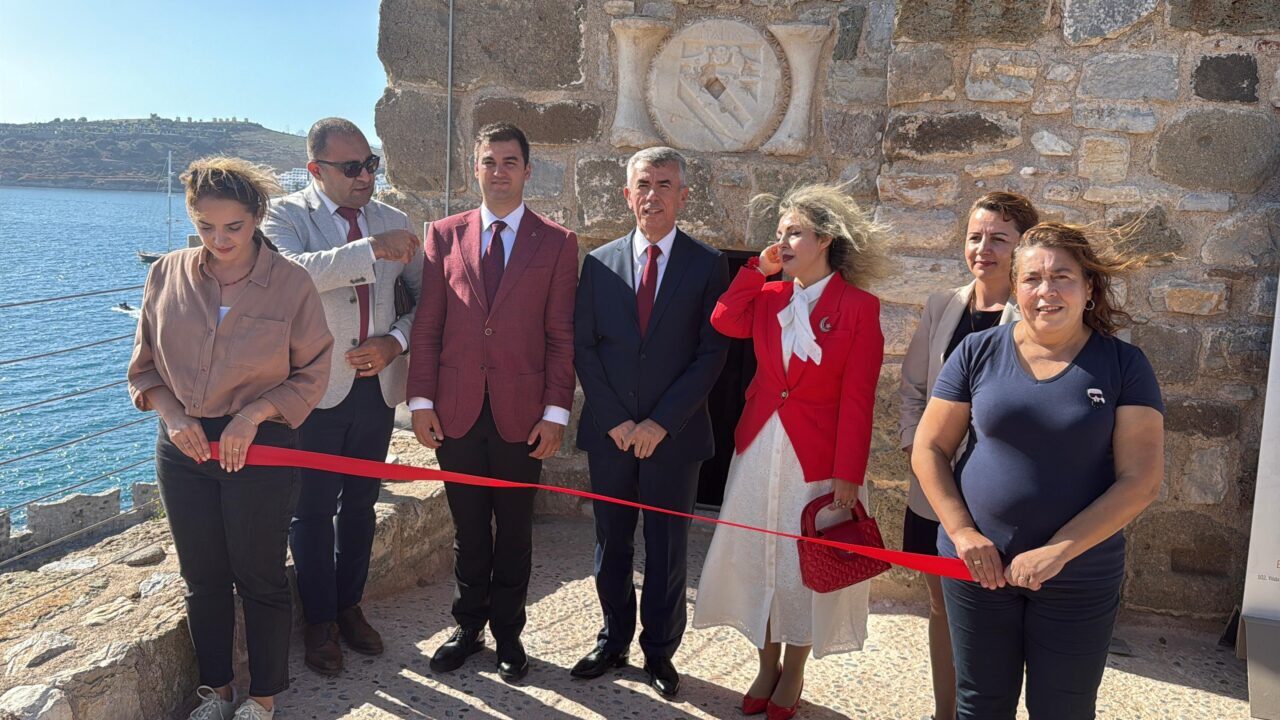 Muğla'nın Bodrum ilçesinde, "Cumhuriyetin 102. Yılında 102 Süreli Sergi" projesi