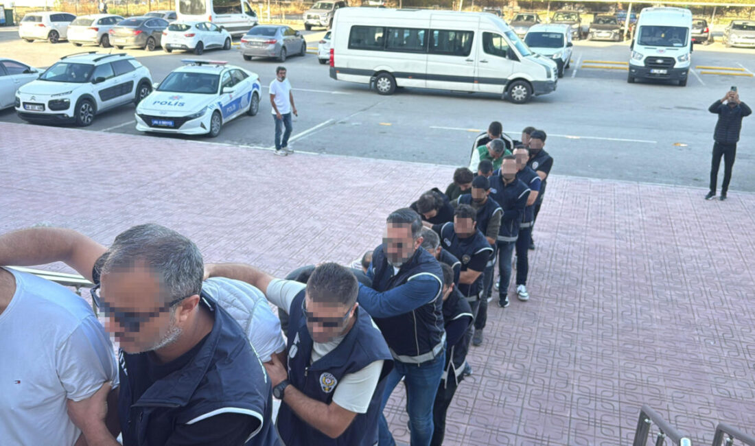  Muğla'nın Bodrum ilçesi açıklarında lastik botun batması sonucu 16 düzensiz