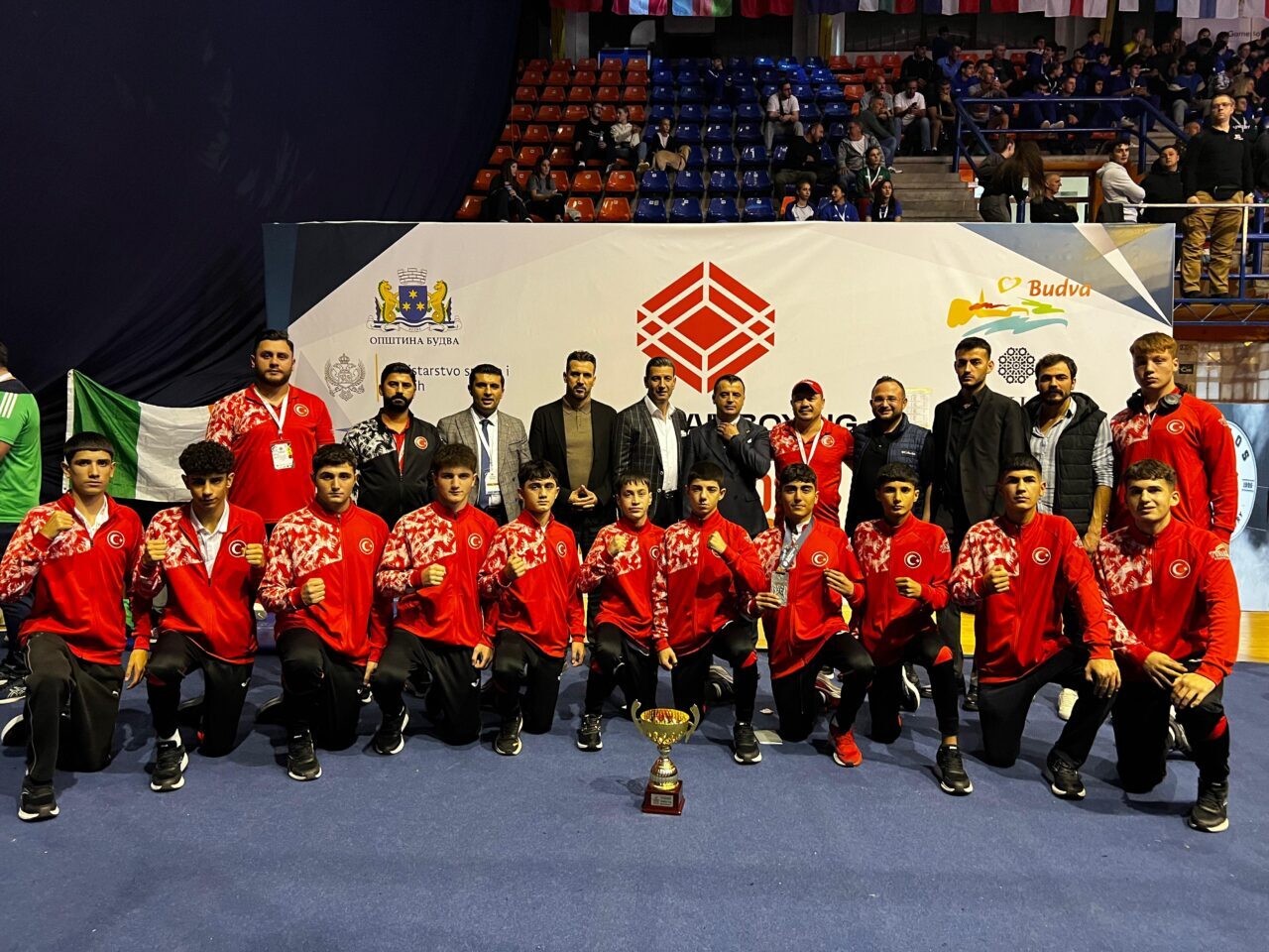 Karadağ'da düzenlenen 15 Yaş Altı Avrupa Boks Şampiyonası'nda milli sporcular,