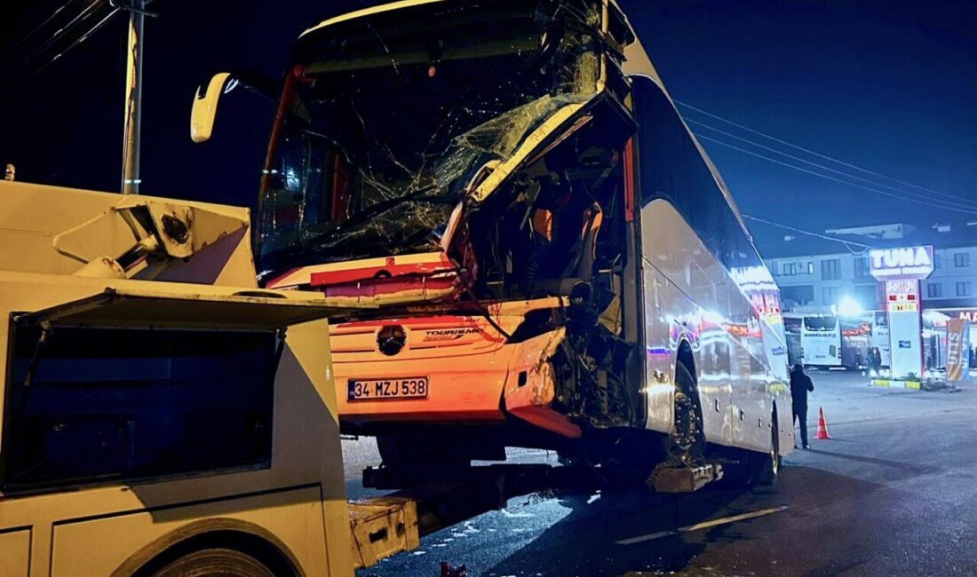 D-100 kara yolu Bolu Dağı geçişinde tır ile yolcu otobüsünün