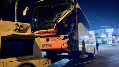 D-100 kara yolu Bolu Dağı geçişinde tır ile yolcu otobüsünün