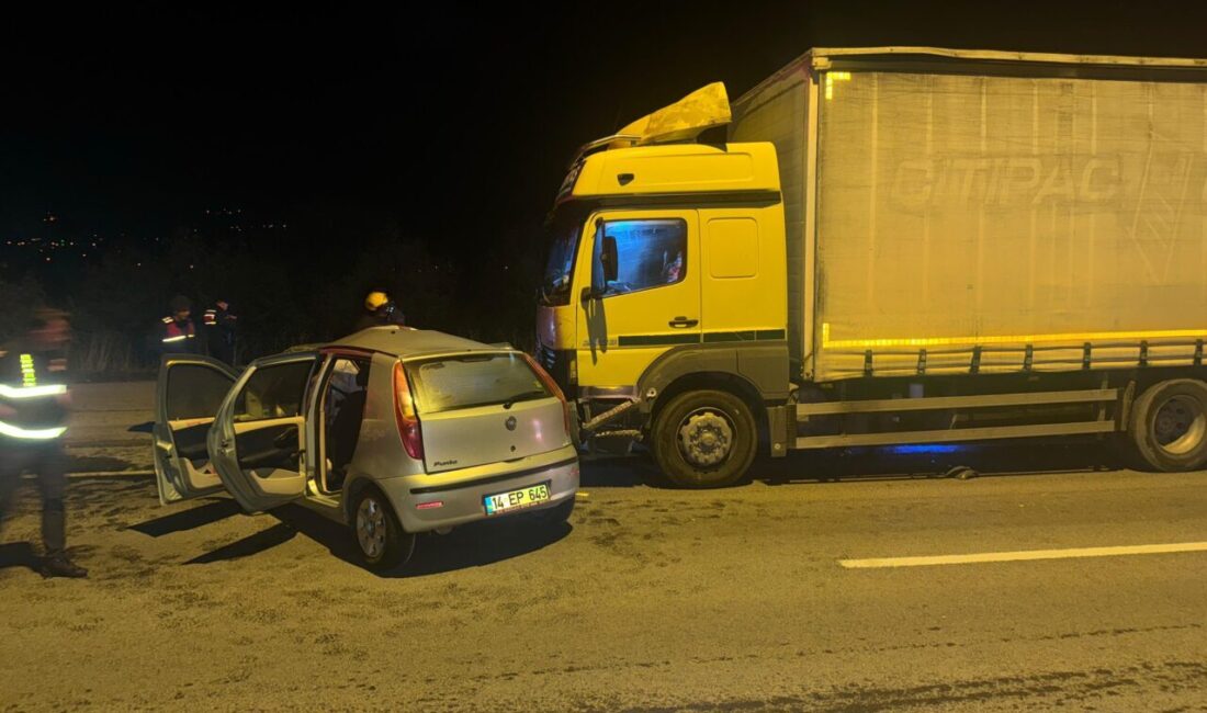  Bolu'da kamyonla çarpışan otomobilin sürücüsü hayatını kaybetti.