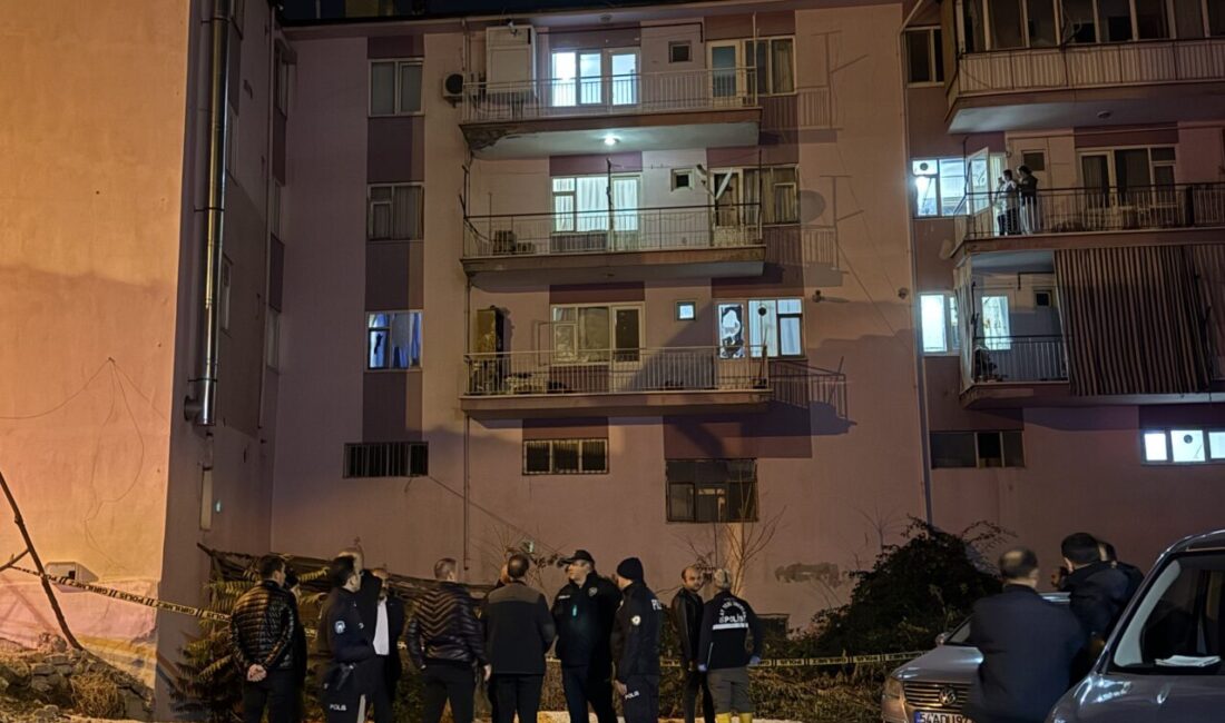 Burdur'da anten tamir etmek için apartmanın çatısına çıkan kişi yaşamını