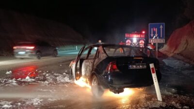 Burdur'un Bucak ilçesinde otomobilde çıkan yangın itfaiye ekiplerince söndürüldü.