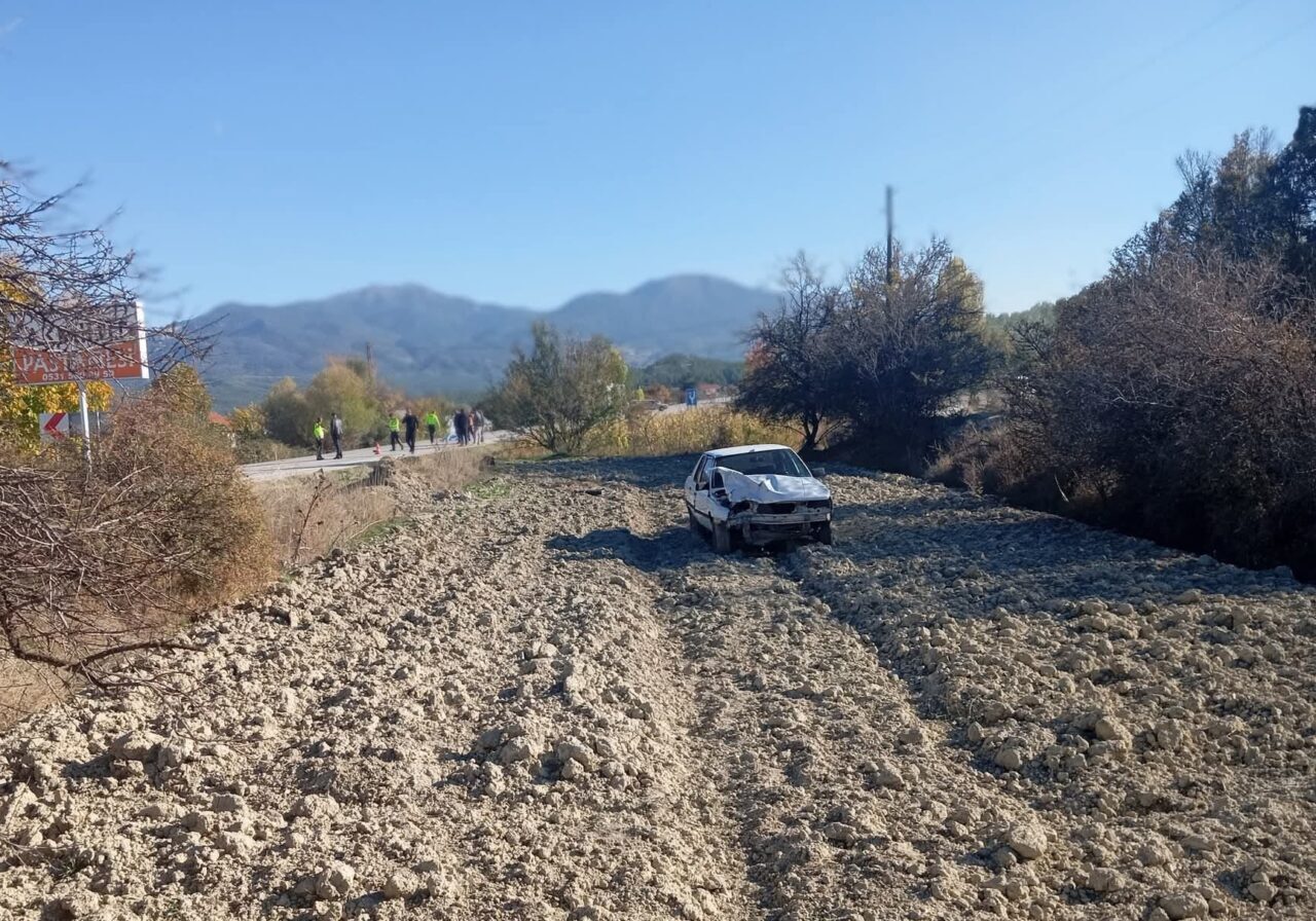  Burdur'un Gölhisar ilçesinde, otomobille çarpışan motosikletin sürücüsü hayatını kaybetti, 2