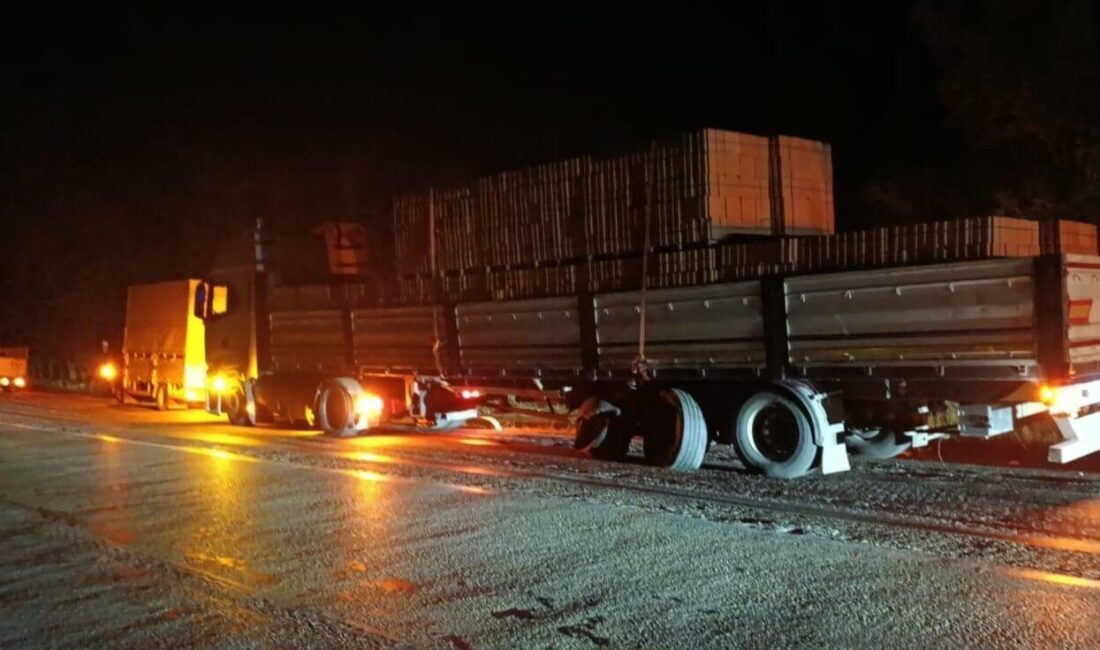 Burdur'un Bucak ilçesinde otomobille tırın çarpışması sonucu 1 kişi hayatını