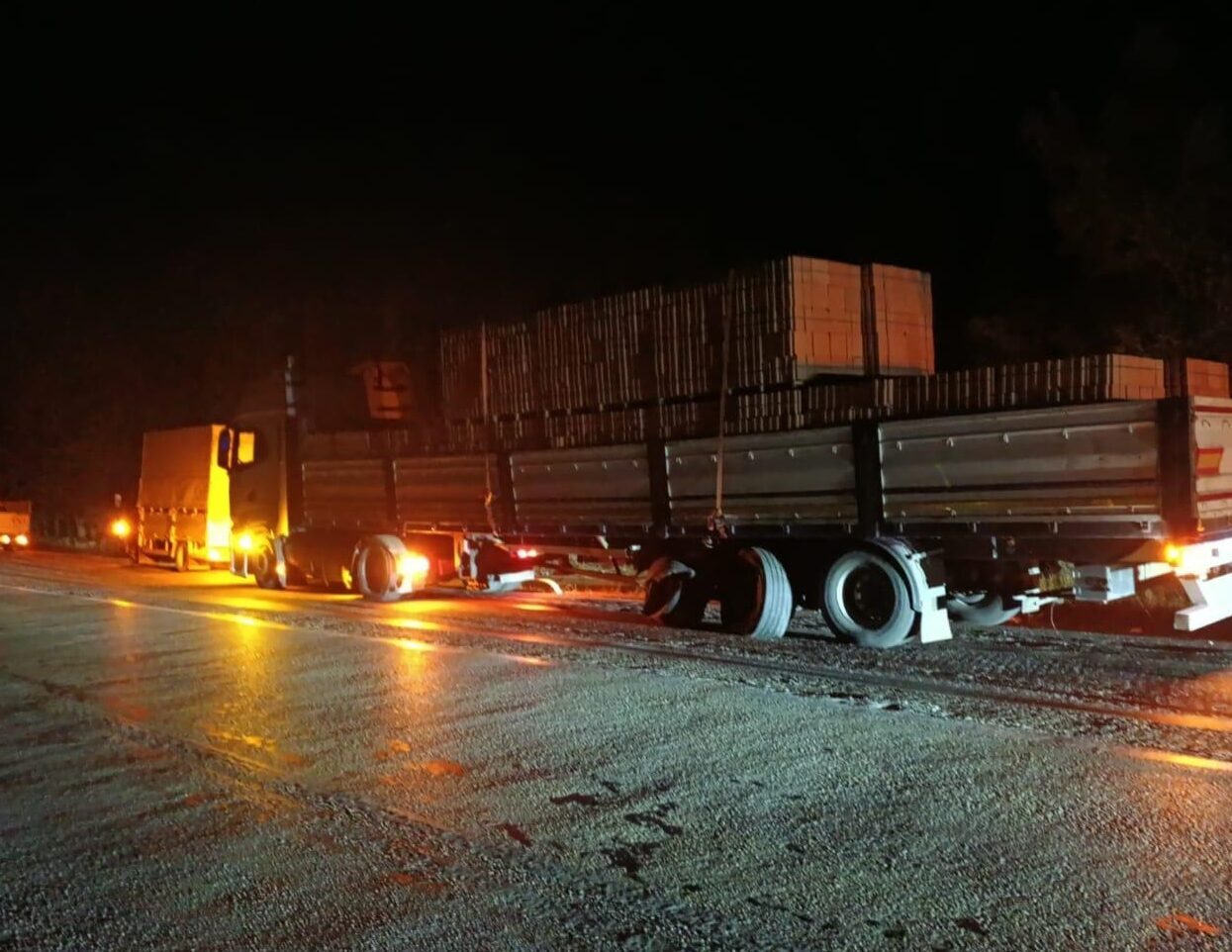 Burdur'un Bucak ilçesinde otomobille tırın çarpışması sonucu 1 kişi hayatını