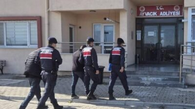 Çanakkale'de 48 yabancı uyruklunun yakalandığı operasyonlarda, göçmen kaçakçılığı yaptıkları iddiasıyla