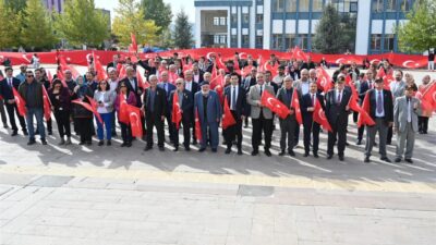  Çankırı Karatekin Üniversitesi'nde (ÇAKÜ) Cumhuriyet'in kuruluşunun 102. yılı 102 metrelik