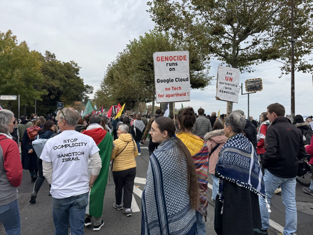 İsviçre'nin Cenevre kentinde binlerce kişi, Gazze'deki soykırıma tepki göstermek ve