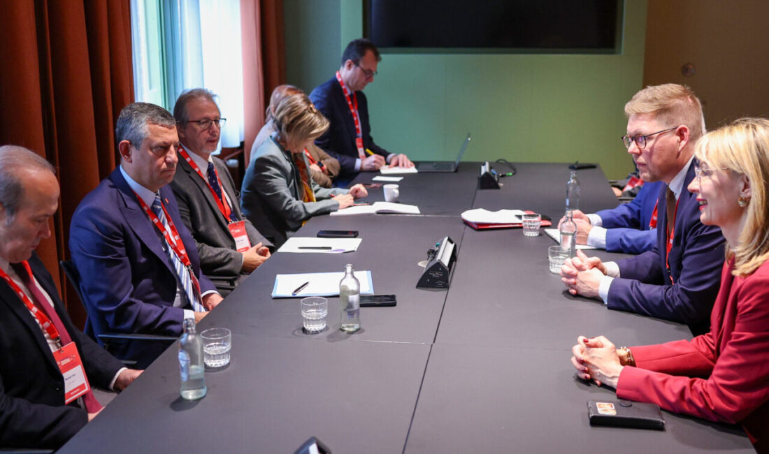  CHP Genel Başkanı Özgür Özel, Hollanda'nın başkenti Amsterdam'da düzenlenen Avrupa