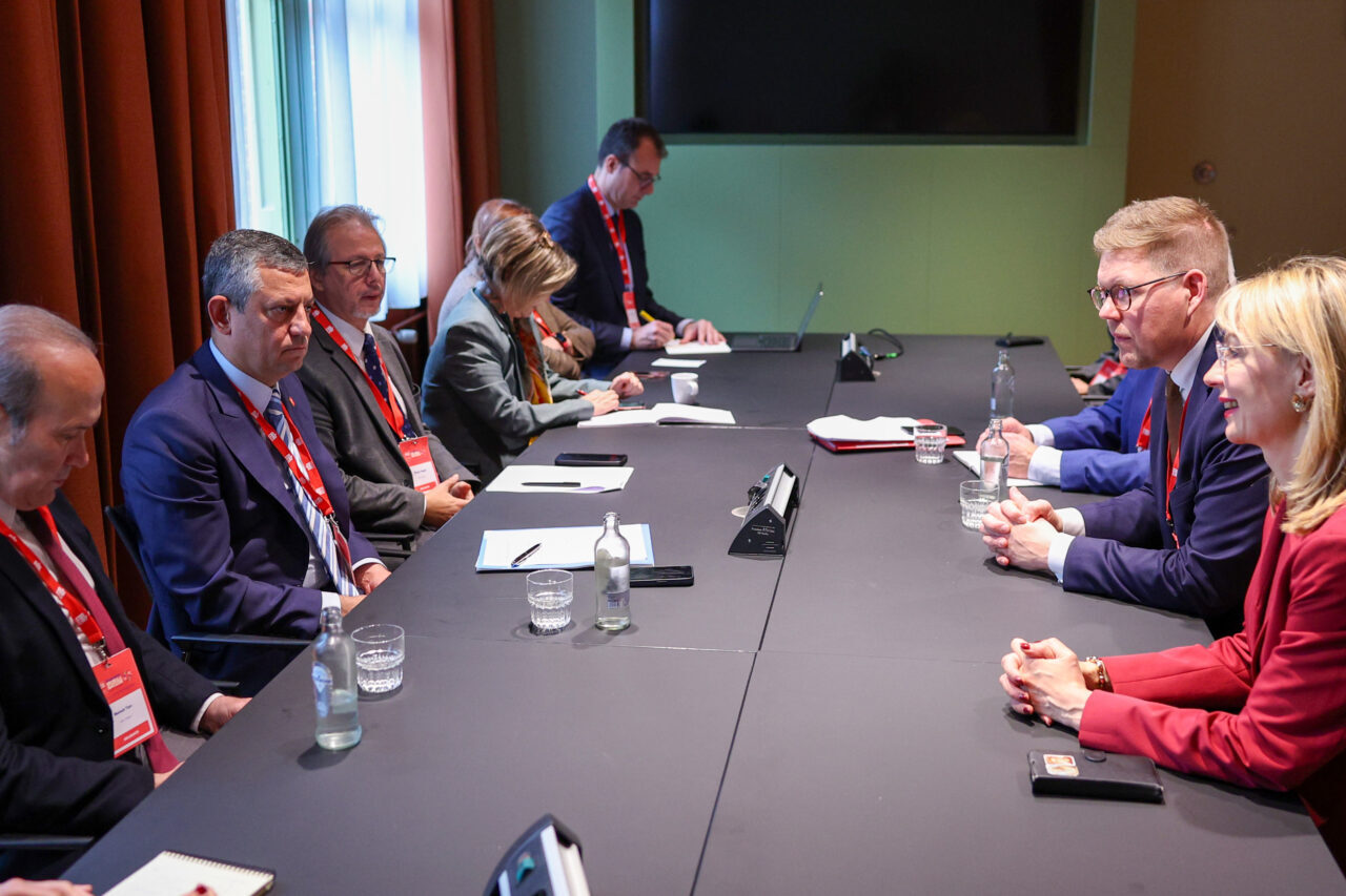  CHP Genel Başkanı Özgür Özel, Hollanda'nın başkenti Amsterdam'da düzenlenen Avrupa