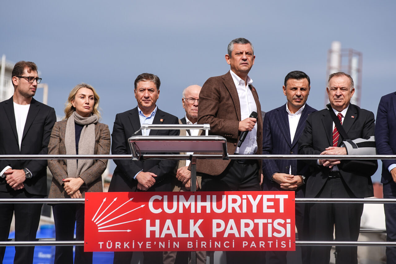 CHP Genel Başkanı Özgür Özel, tutuklanmasının ardından İstanbul Büyükşehir Belediye