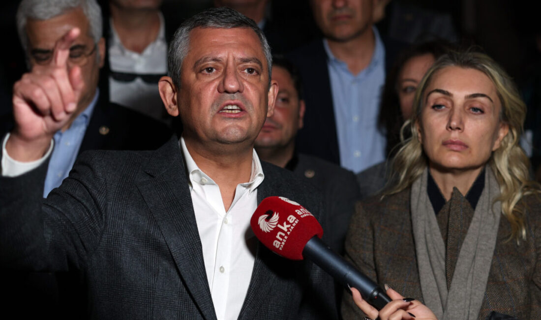 CHP Genel Başkanı Özgür Özel, yolsuzluk soruşturmasında tutuklanmasının ardından İstanbul