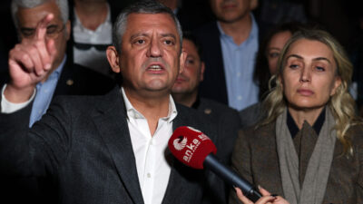 CHP Genel Başkanı Özgür Özel, yolsuzluk soruşturmasında tutuklanmasının ardından İstanbul
