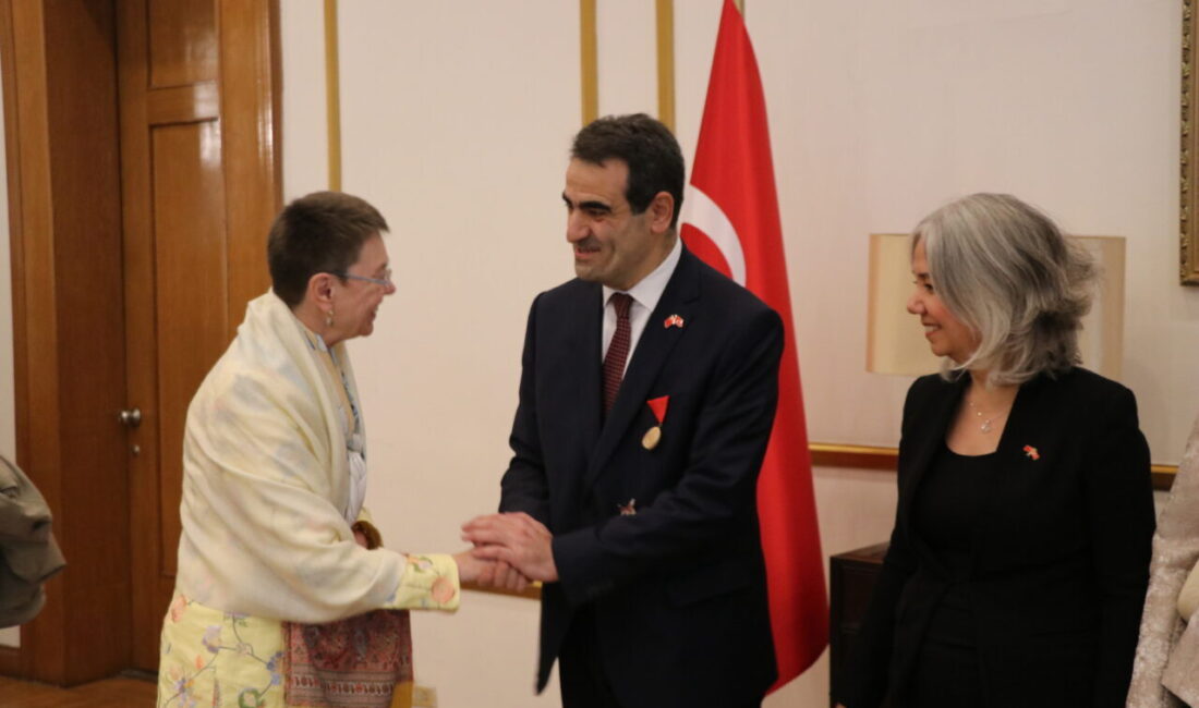  Çin'de, Cumhuriyet'in 102. yılı, Pekin Büyükelçiliğinde düzenlenen resepsiyonla kutlandı.