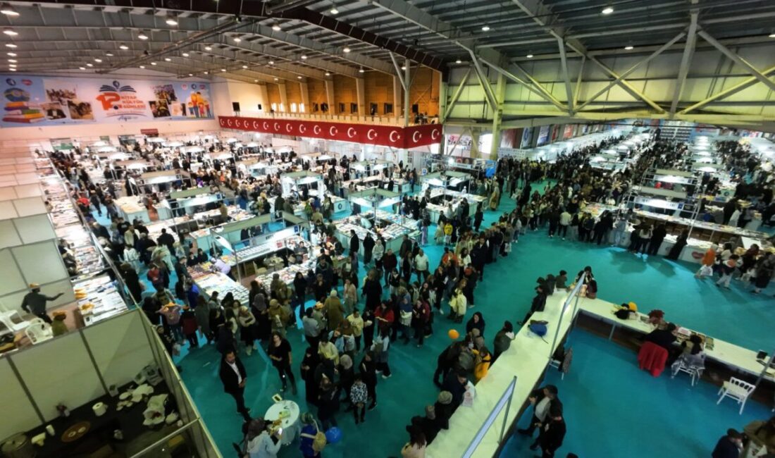 Çorum Belediyesince düzenlenen "12. Kitap Kültür Günleri"nin ilk 5 günde