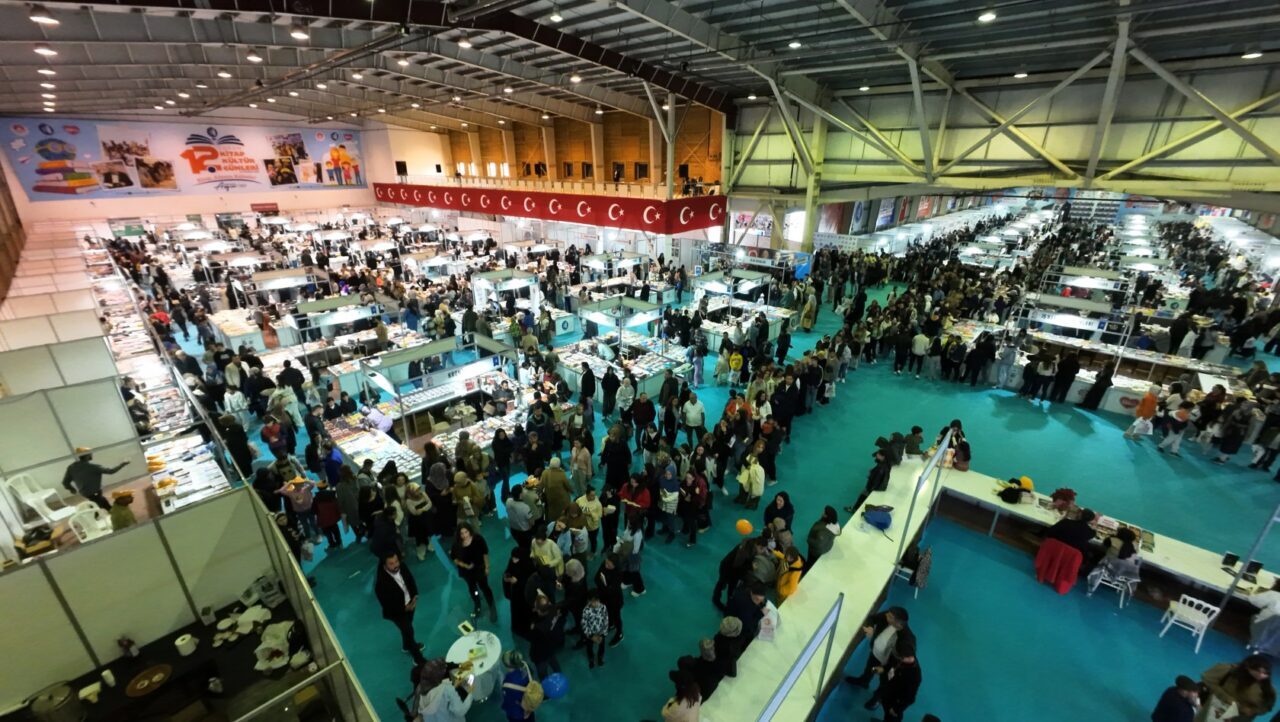 Çorum Belediyesince düzenlenen "12. Kitap Kültür Günleri"nin ilk 5 günde