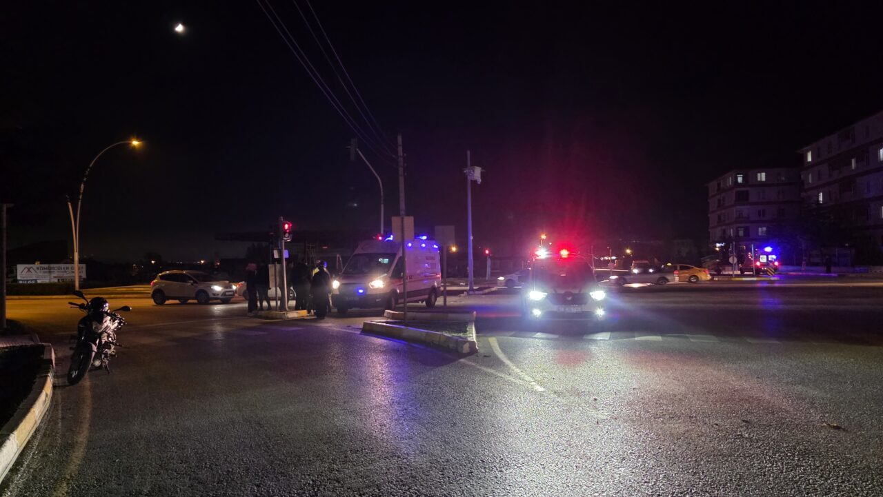 Çorum'da motosikletin devrilmesi sonucu yaralanan 2 kişi hastanede tedavi altına