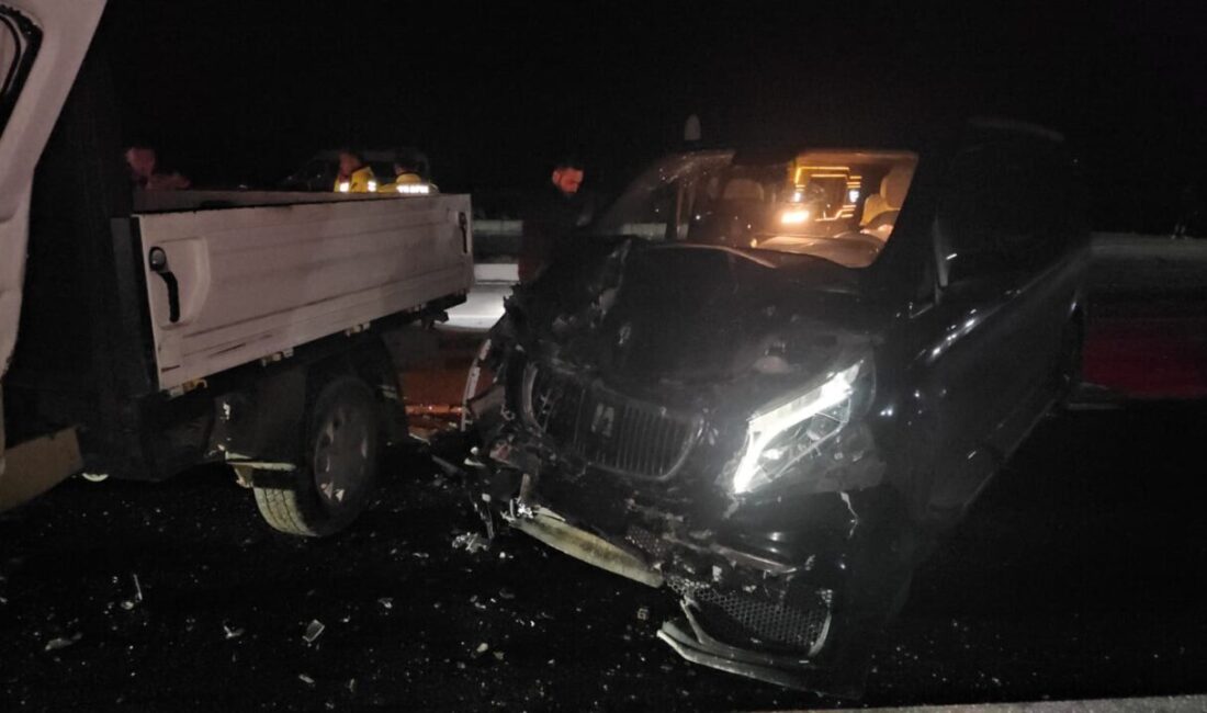 Çorum'da işçileri taşıyan kamyonetle, Anahtar Parti Genel Başkan Yardımcısı Hayati