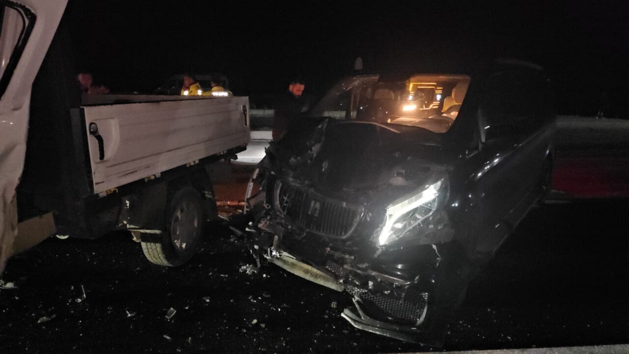 Çorum'da işçileri taşıyan kamyonetle, Anahtar Parti Genel Başkan Yardımcısı Hayati