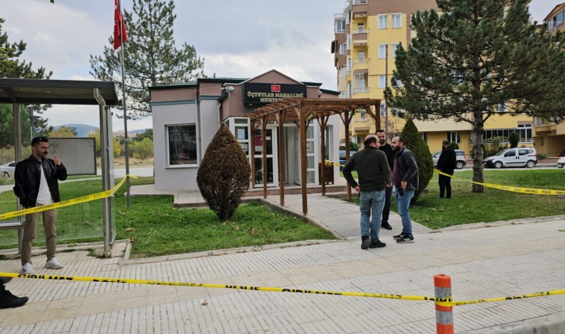 Çorum'da mahalle muhtarlığına silahla saldıran kişi, polis ekiplerince yakalandı.