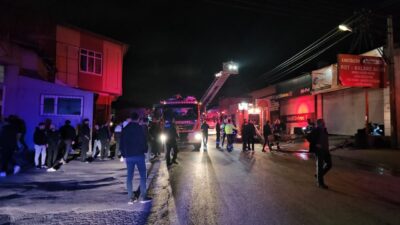  Çorum'da bir oto lastik dükkanında çıkan yangın hasara neden oldu.