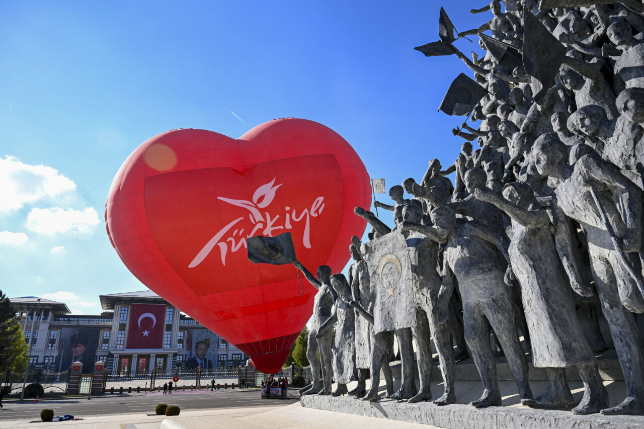 29 Ekim Cumhuriyet Bayramı etkinlikleri kapsamında yere bağlı sıcak hava