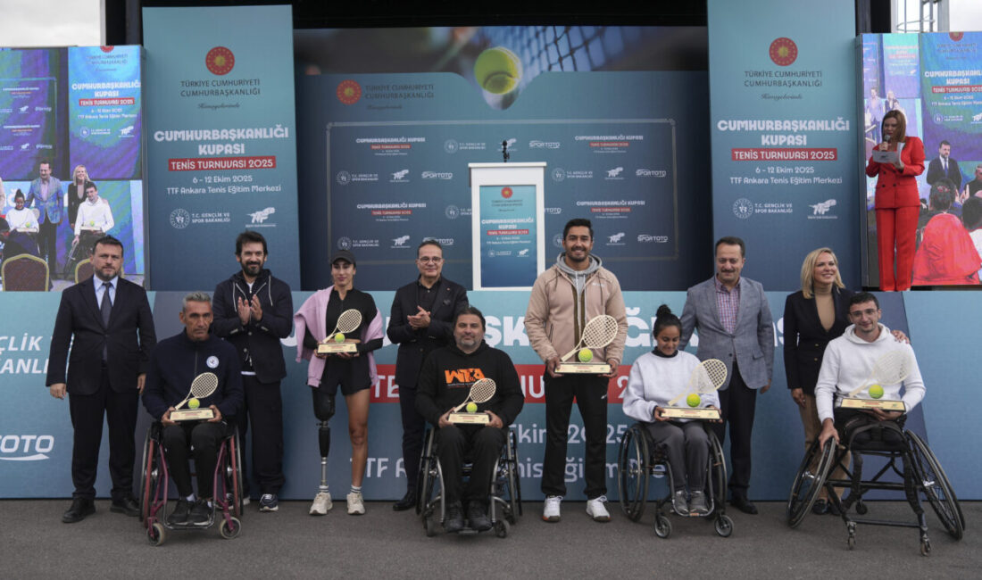 Cumhurbaşkanlığı Kupası Tenis Turnuvası'nı tek kadınlarda Çağla Büyükakçay, tek erkeklerde