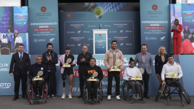 Cumhurbaşkanlığı Kupası Tenis Turnuvası'nı tek kadınlarda Çağla Büyükakçay, tek erkeklerde