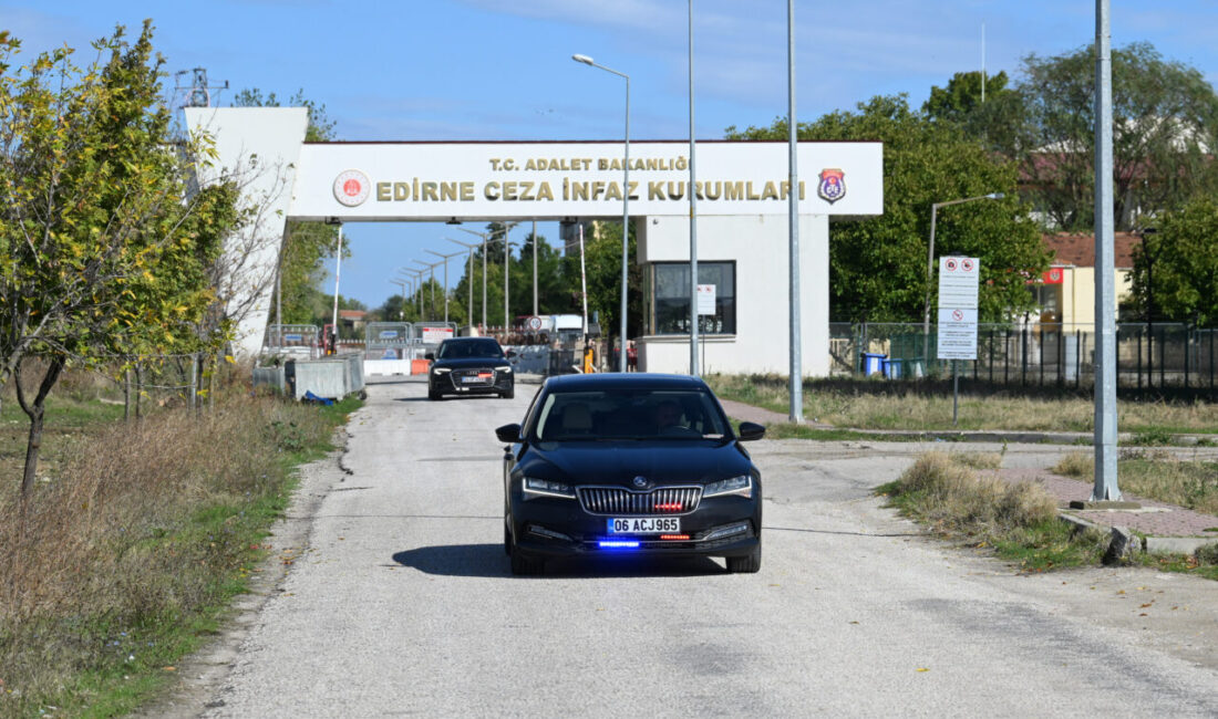 DEM Parti Eş Genel Başkanları Tülay Hatimoğulları ve Tuncer Bakırhan,