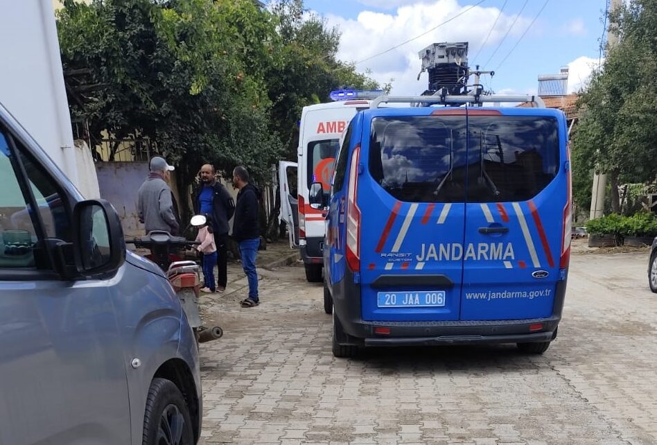 Denizli'nin Acıpayam ilçesinde, sobadan sızan karbonmonoksit gazından zehirlenen anne ve