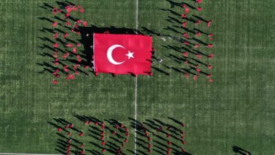 Önceki gün 6,1 büyüklüğündeki depremin meydana geldiği Balıkesir'in Sındırgı ilçesinde