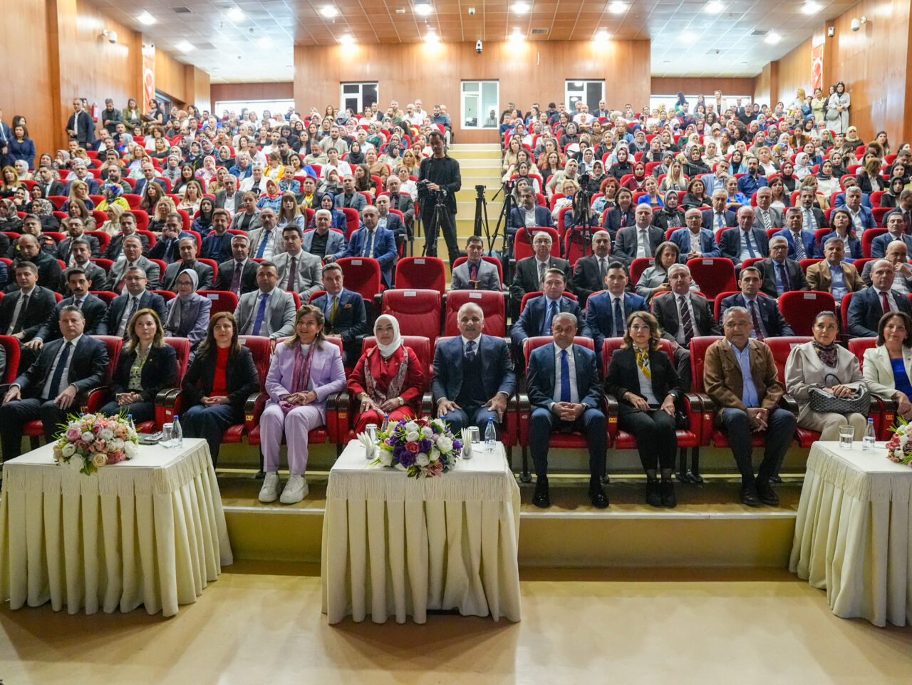 TBMM Kadın Erkek Fırsat Eşitliği Komisyonu Başkanı ve AK Parti