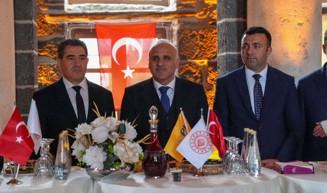 Diyarbakır'da, PTT'nin kuruluşunun 185. yıl dönümü etkinlikleri kapsamında resepsiyon düzenlendi.