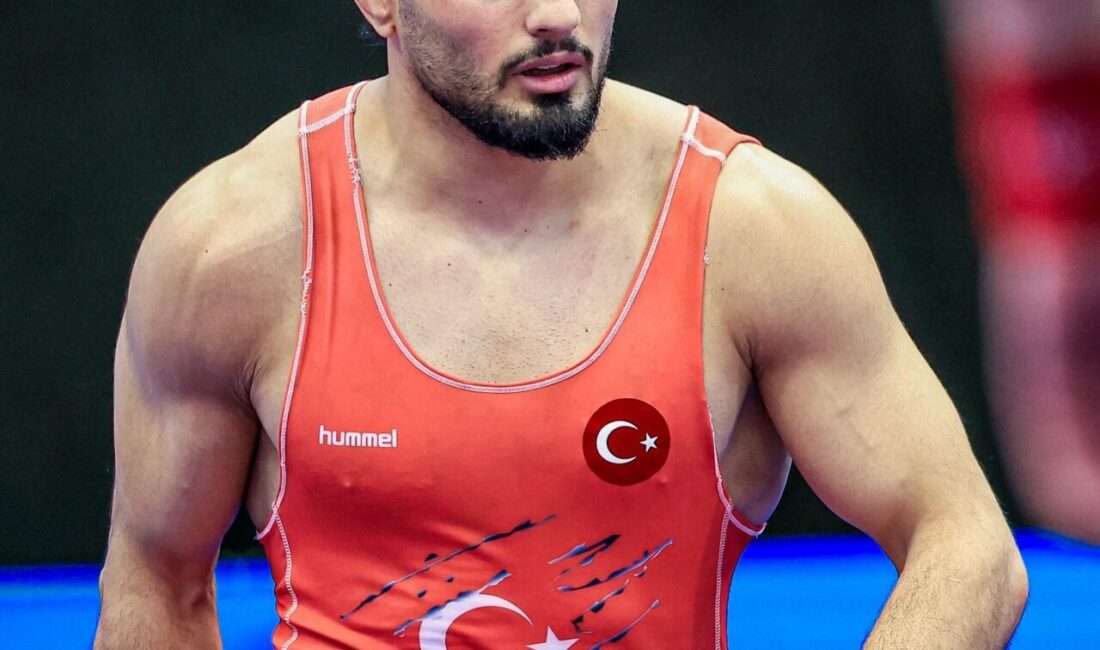 Sırbistan'da düzenlenen Dünya 23 Yaş Altı Şampiyonası'nda milli güreşçilerden Nesrin