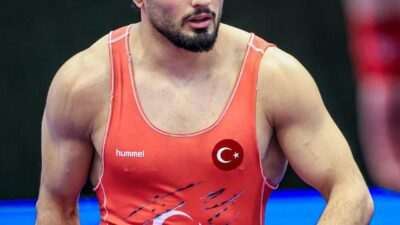 Sırbistan'da düzenlenen Dünya 23 Yaş Altı Şampiyonası'nda milli güreşçilerden Nesrin