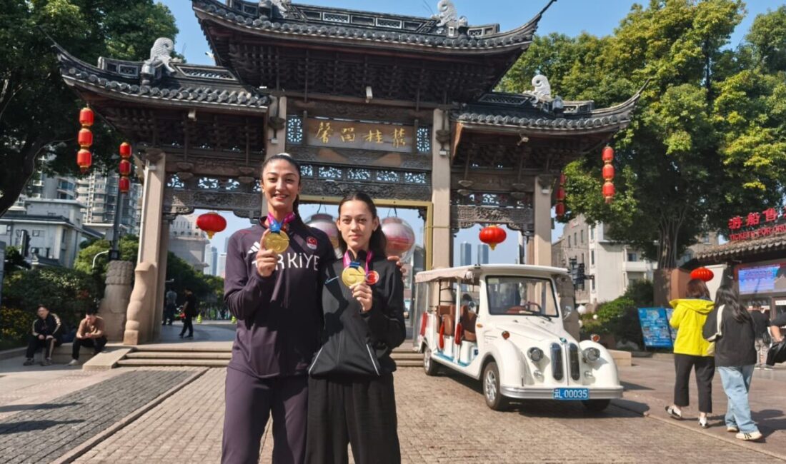 Çin'de düzenlenen Dünya Tekvando Şampiyonası'nda altın madalya kazanan Nafia Kuş