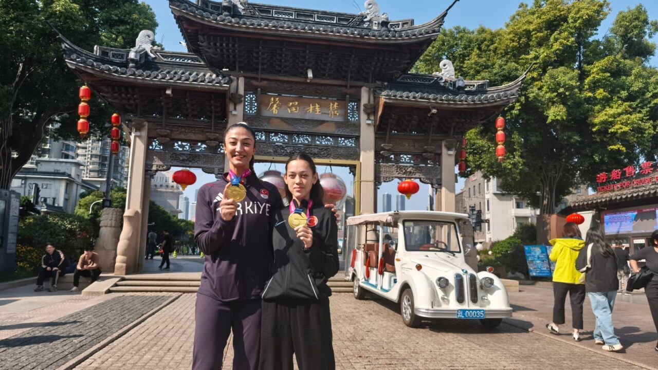 Çin'de düzenlenen Dünya Tekvando Şampiyonası'nda altın madalya kazanan Nafia Kuş