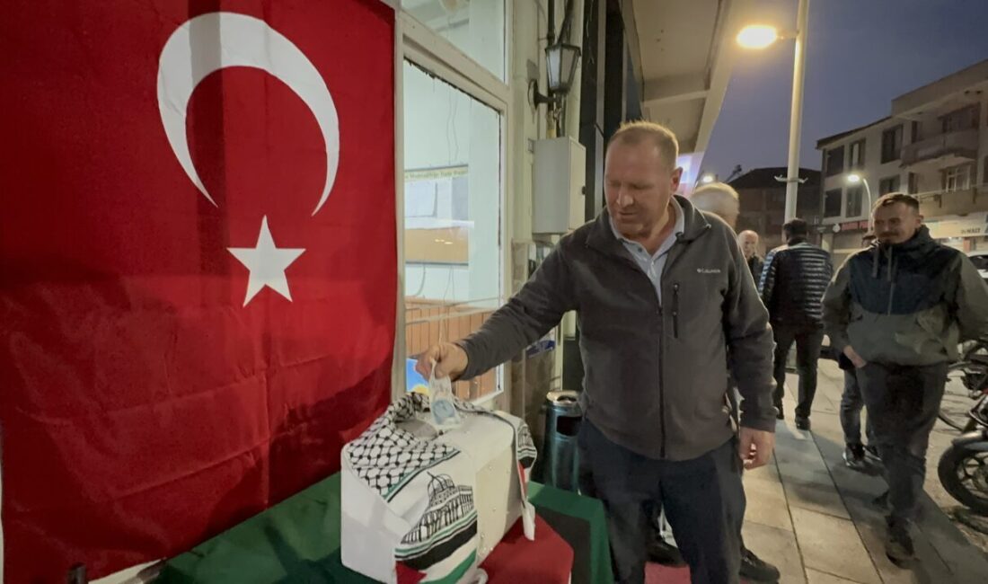 Düzce'de çay ocağı işleten esnaf, bir günlük gelirini Gazze'ye bağışladı.