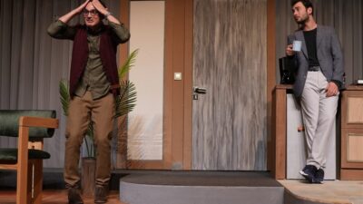 Edirne Devlet Tiyatrosu'nda, "Aşk Listesi" adlı oyun sanatseverlerle buluşacak.