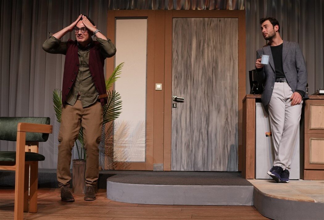 Edirne Devlet Tiyatrosu'nda, "Aşk Listesi" adlı oyun sanatseverlerle buluşacak.